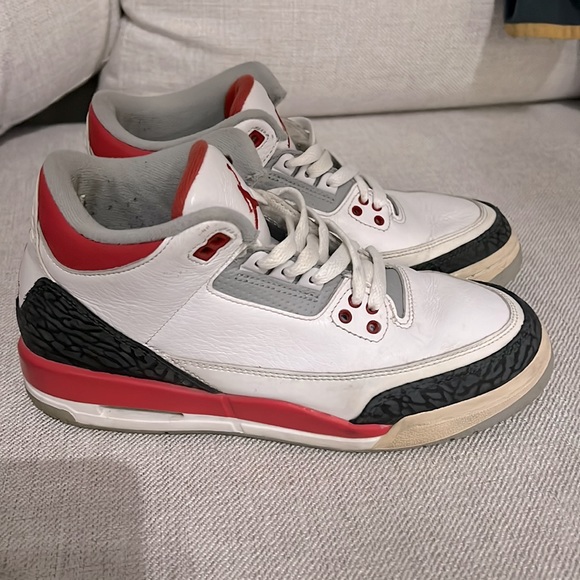 Jordan 3 Retro Fire Red (2013) size 6.5Y or woman 8 - Picture 2 of 3